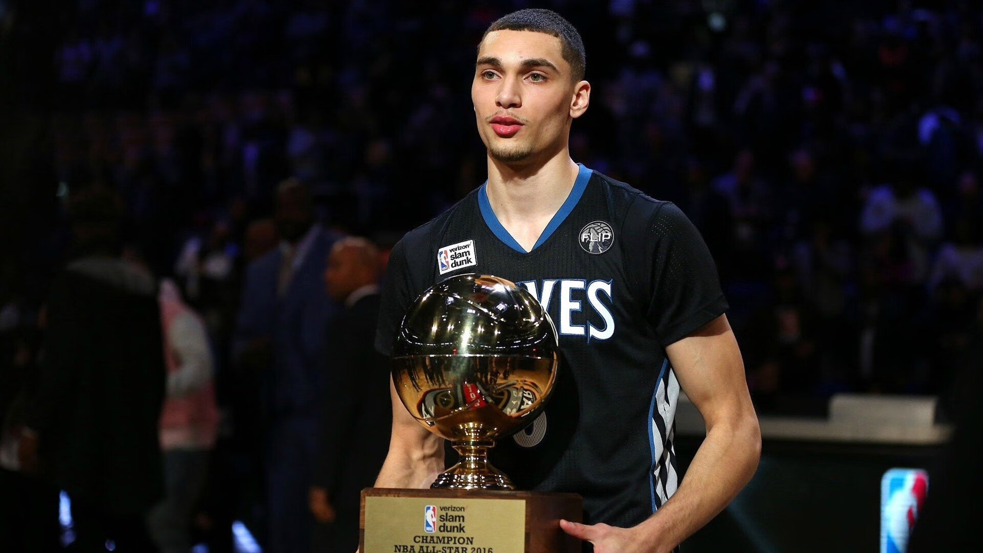 NBA季后赛激战正酣 东西部豪强上演巅峰对决